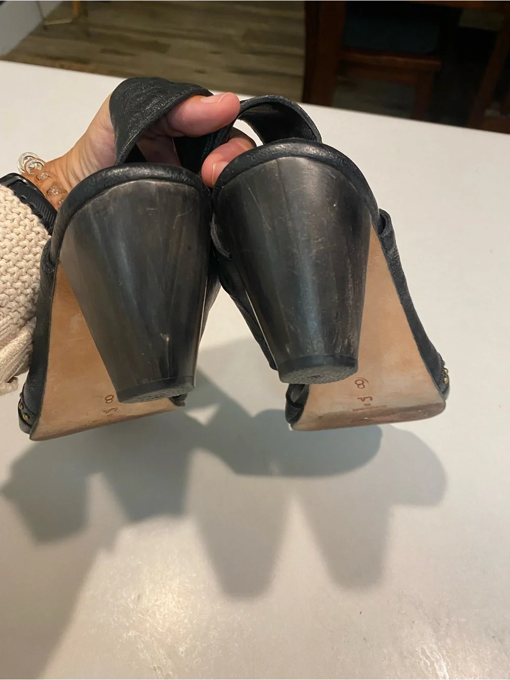 CALLEEN CORDERO KATRA CUT OUT SUPPLE BLACK LEATHER HEELS GOLD ACCENTS SEXY SZ 8